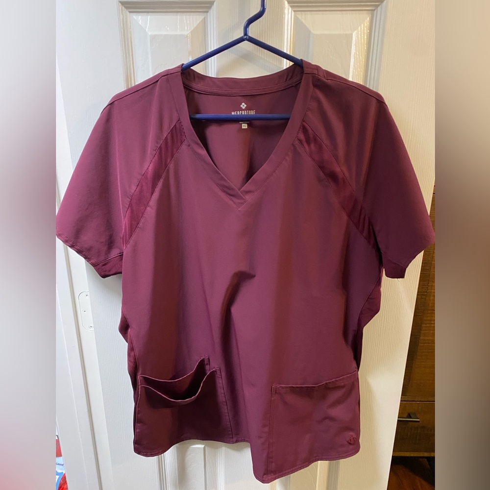 Medcouture burgundy scrubs. XL. Excellent r shape!